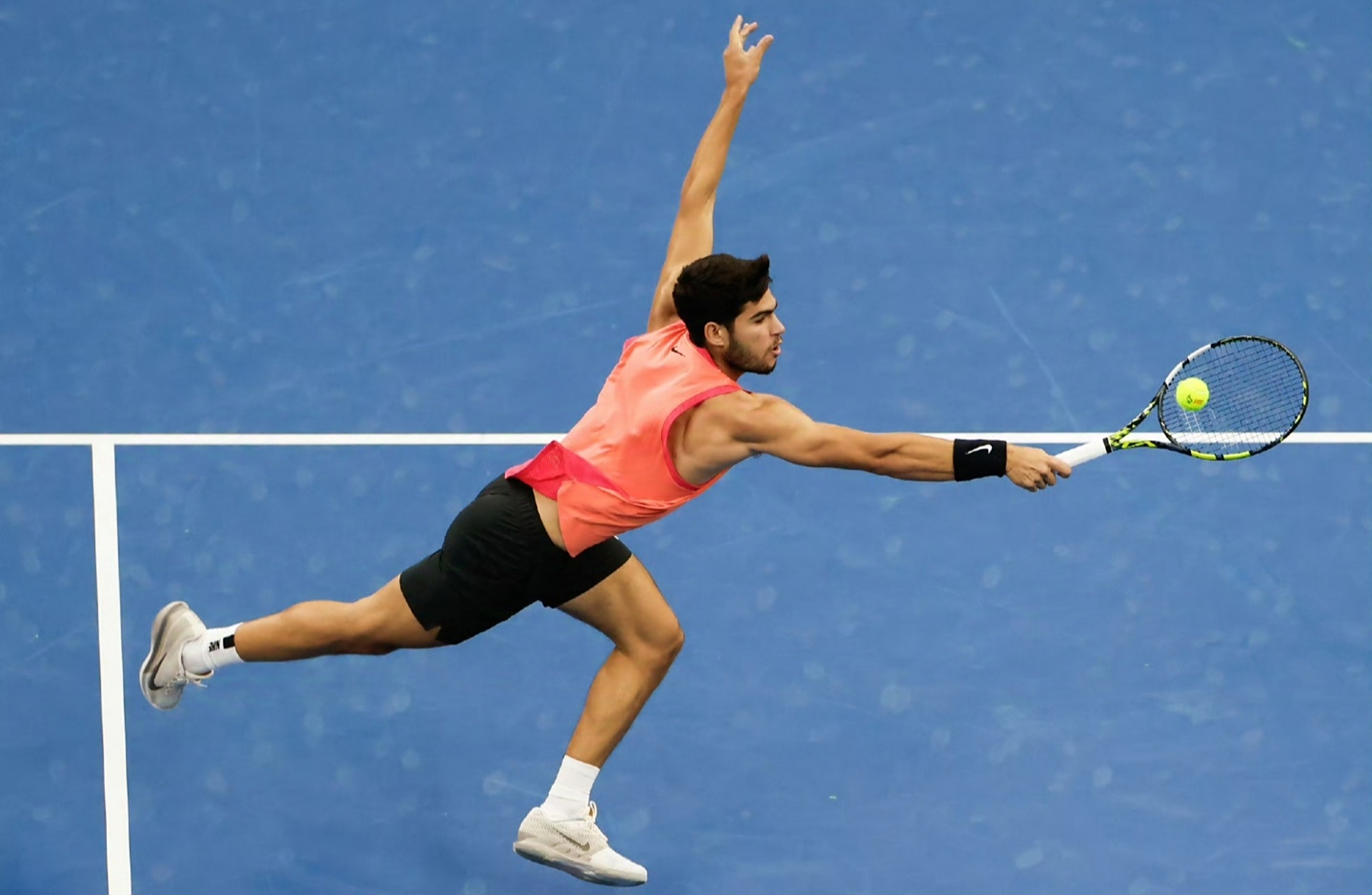 西班牙网球队轻取美国网球队，阿尔卡拉斯制霸全场