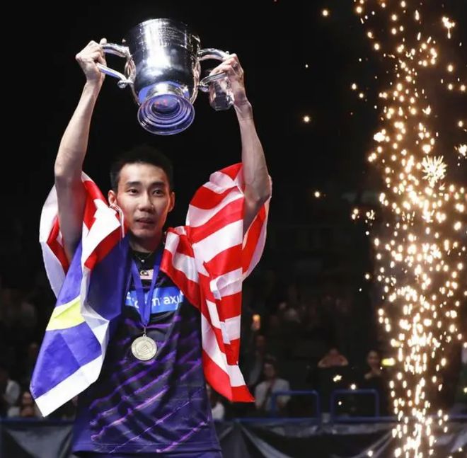 包含中国羽毛球队逆转法国羽毛球队，李宗伟高光表现的词条