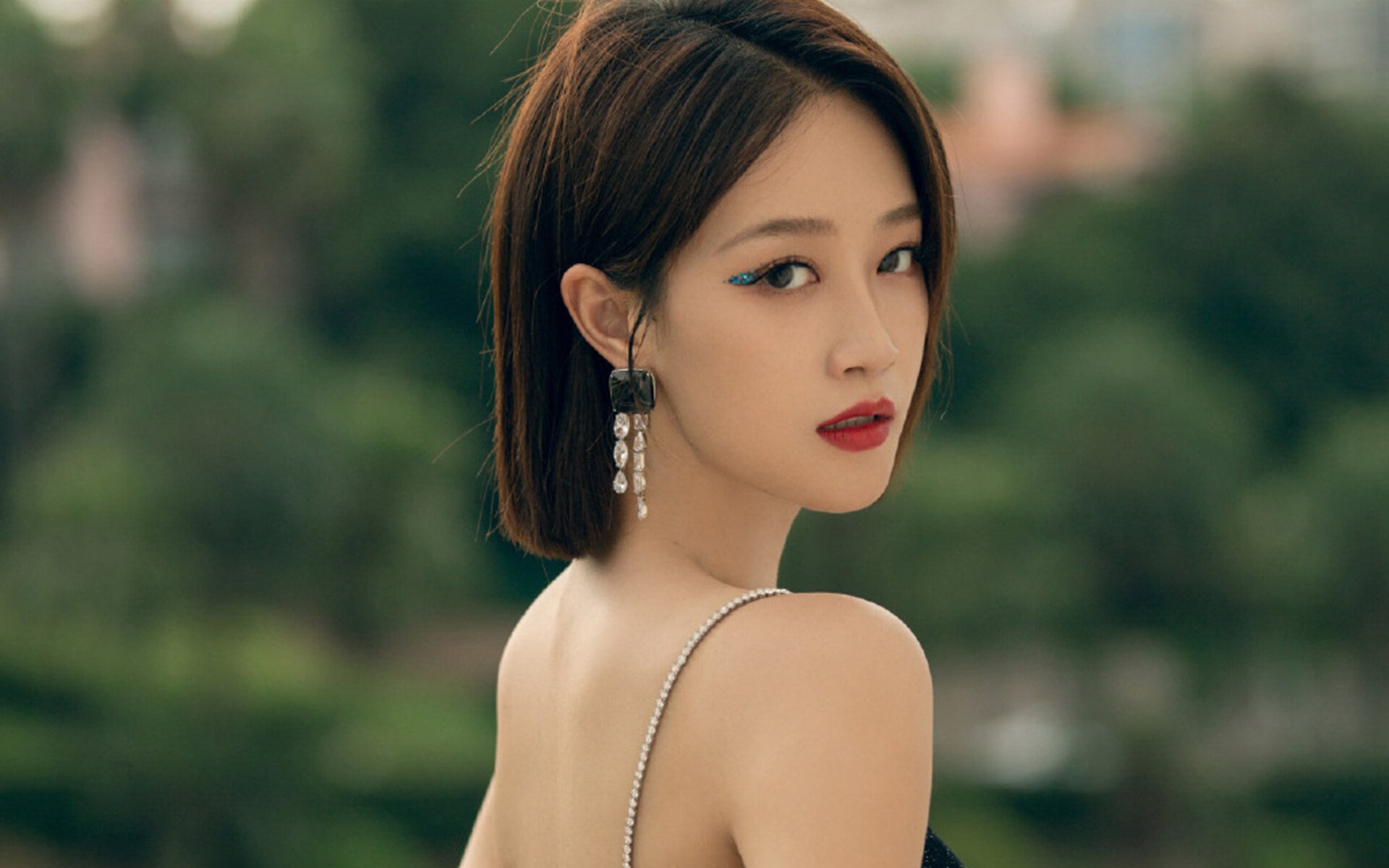 冰火战歌，哈兰德雪山崩摧蓝黑防线，利物浦逆风翻盘燃爆安菲尔德