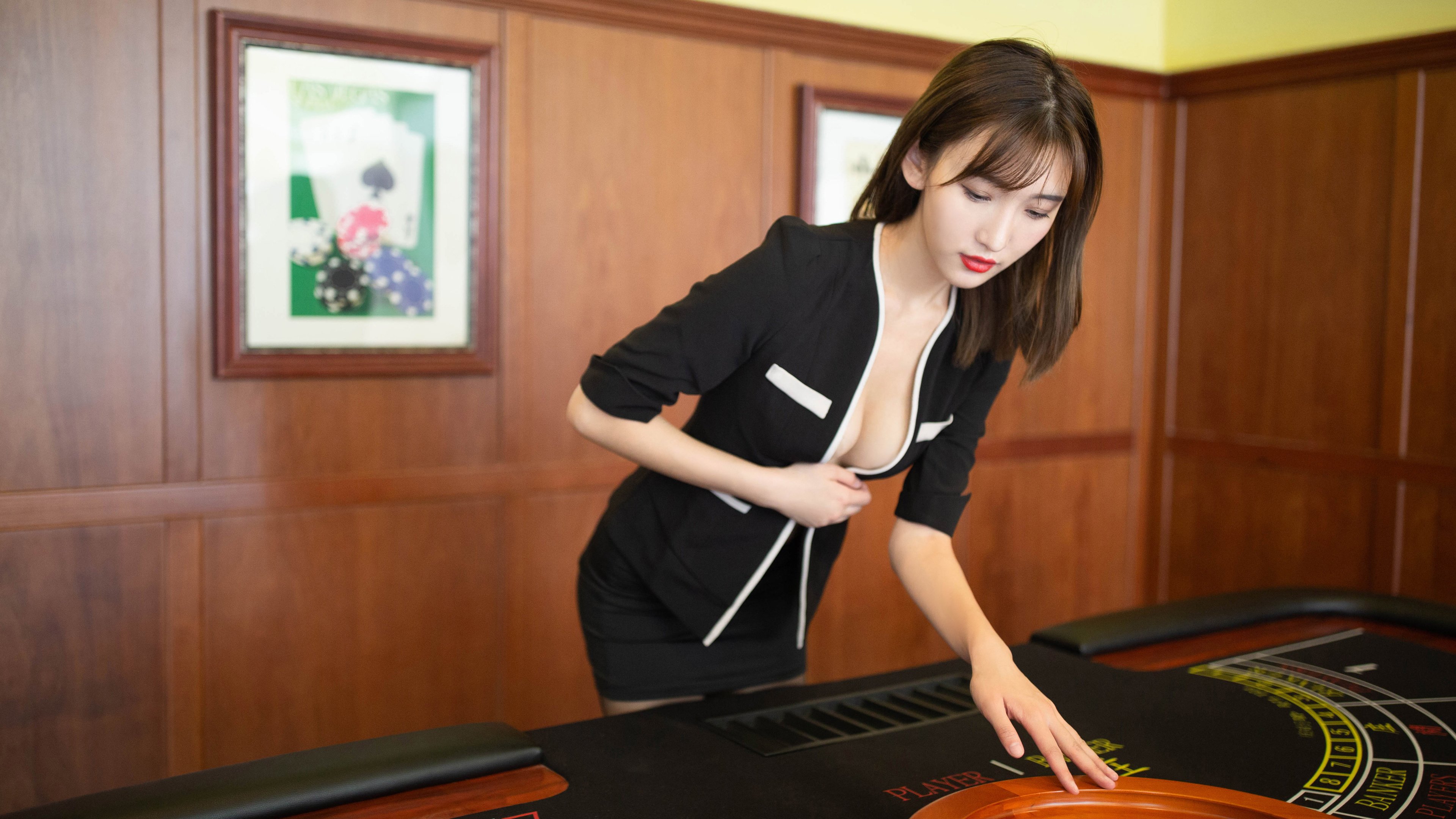 窒息攻防中诞生的孤胆英雄,福克斯生死时刻接管年度焦点战,深圳绝境逆袭山西