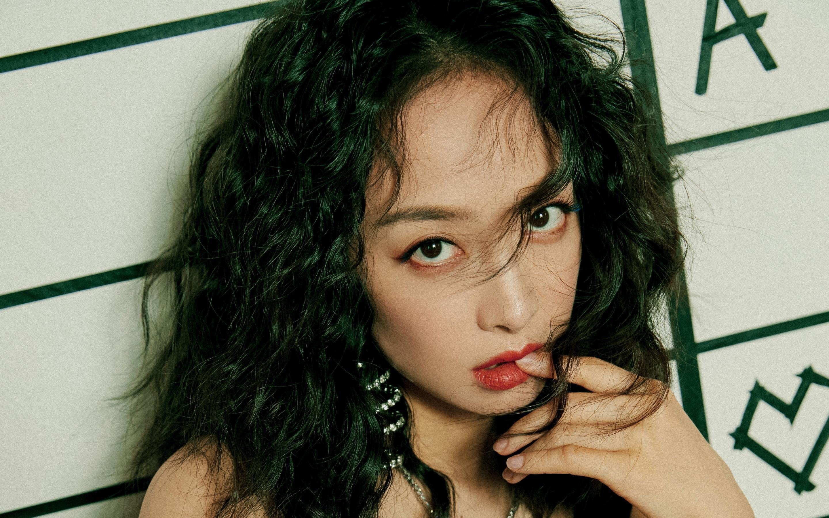 那一晚,为什么全欧洲都相信那个最不可能的人?